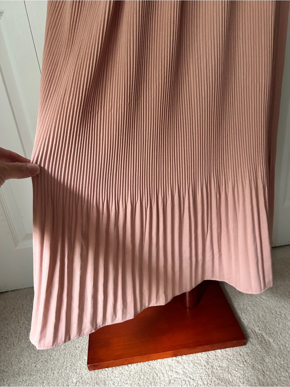 Elegant Pleated Maxi Skirt in Dusty Rose - Picture 3 of 4
